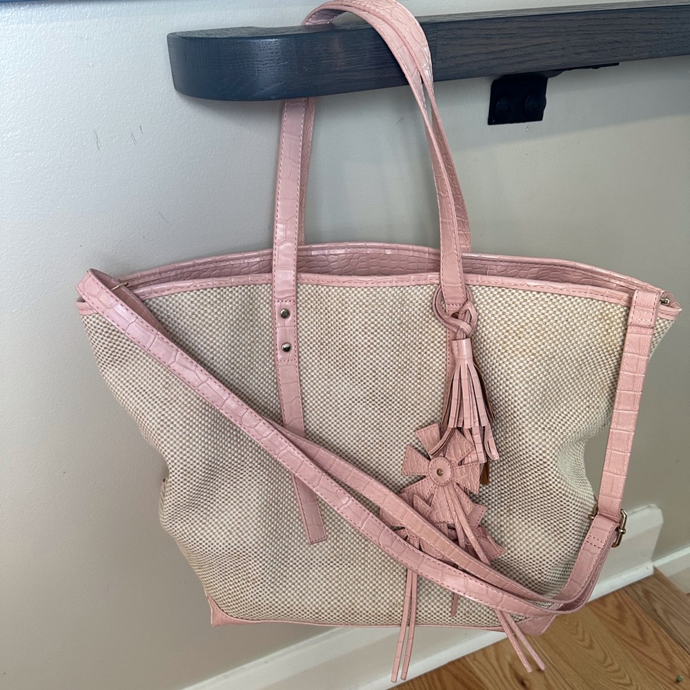 Cynthia Rowley beach bag - classy and fun